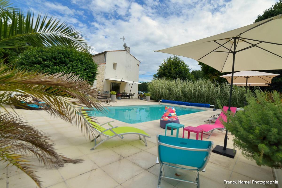 Le Clos Des Oiseaux Saintes Exterior photo