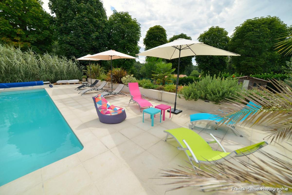 Le Clos Des Oiseaux Saintes Exterior photo