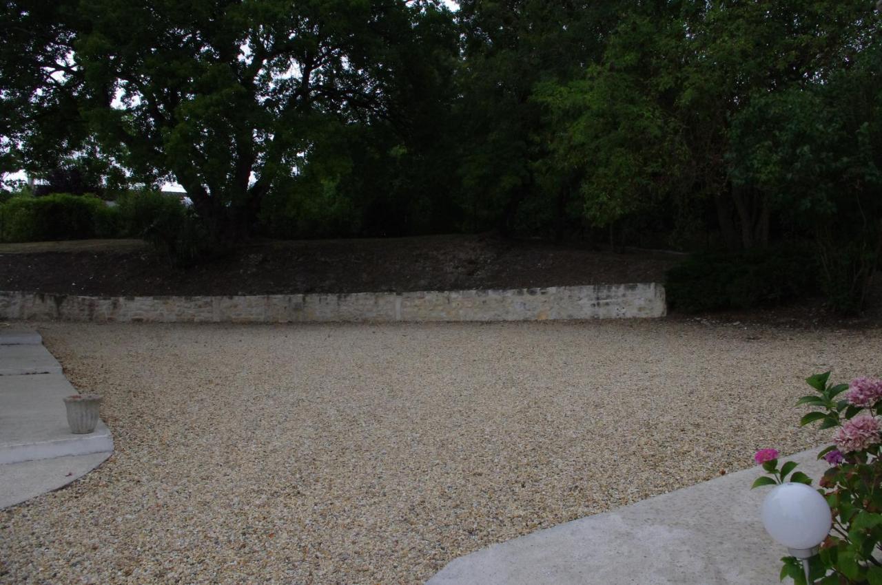 Le Clos Des Oiseaux Saintes Exterior photo