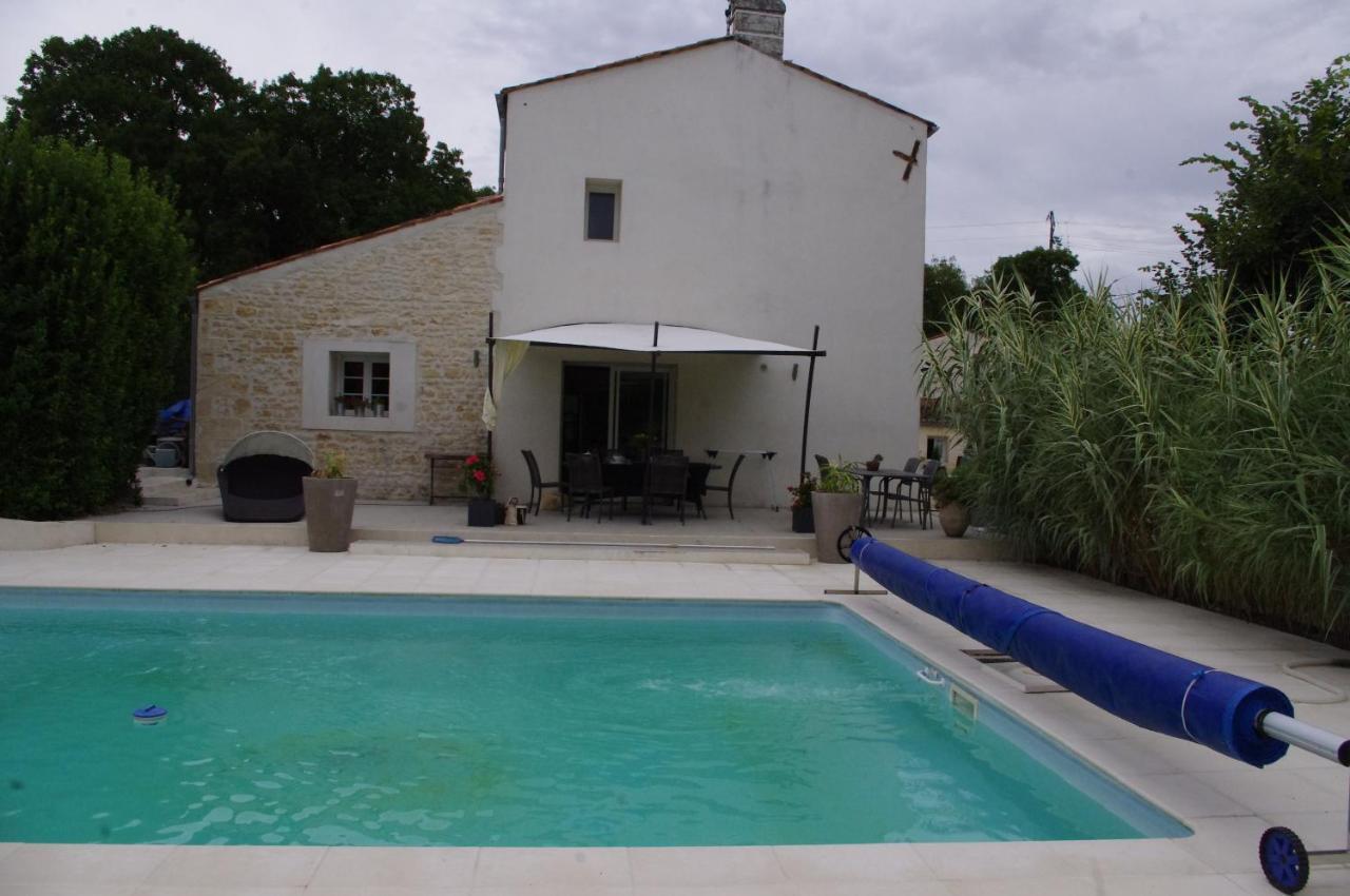 Le Clos Des Oiseaux Saintes Exterior photo