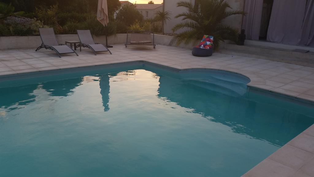 Le Clos Des Oiseaux Saintes Exterior photo